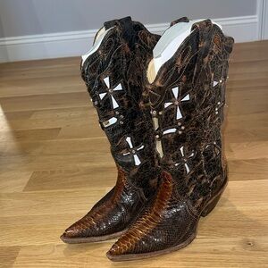 Corral Vintage Women’s size 6 Boots Genuine Python